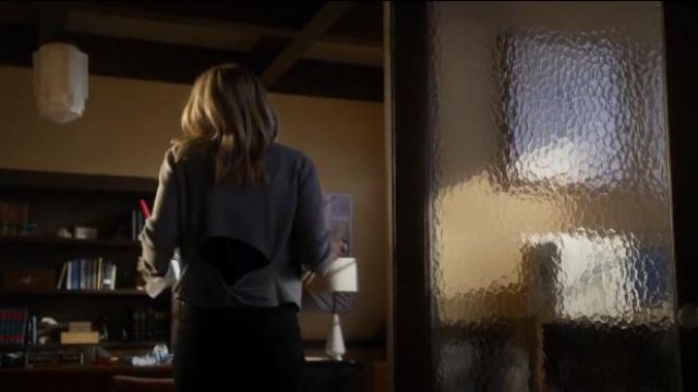 Alexanderwang.t Twist Back Cropped Sweater worn by Veronica Mars (Kristen Bell) in Veronica Mars (S04E03)