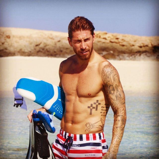 Tommy Hilfiger bandes adidas Swim Shorts portés par Sergio Ramos sur son Instagram account @sergioramos