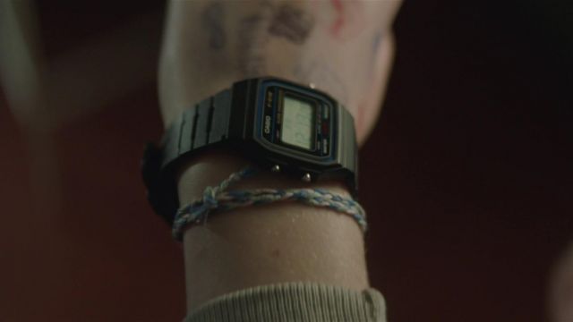La montre Casio de Violet (Elle Fanning) dans Teen Spirit