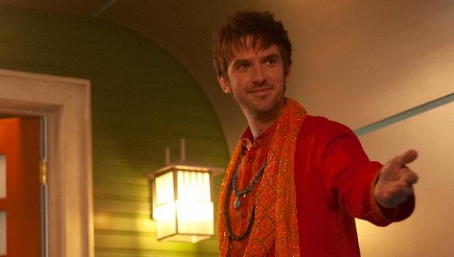 The sari Orange of David Haller (Dan Stevens) in Legion (S03E01)