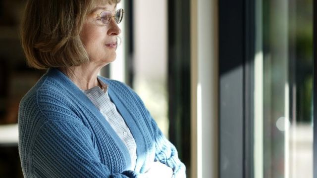 Le gilet bleu de Mary Louise Wright (Meryl Streep) dans Big Little Lies (S02E02)
