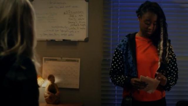 n:philanthropy Harlow Tee worn by Kirby Howell-Baptiste in Veronica Mars (Season 04 Episode 07)