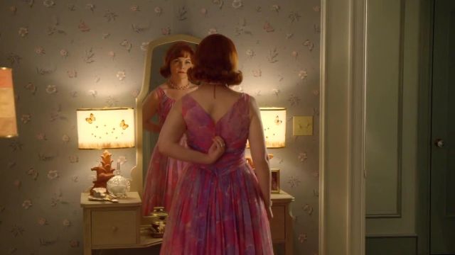 The pink dress of 50 years of Beth Ann (Ginnifer Goodwin) in Why Women Kill (S01E01)