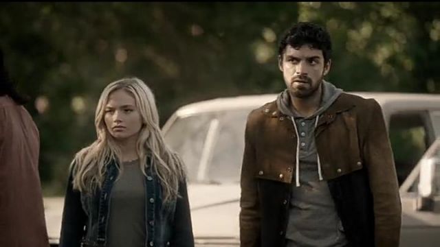 The top khaki worn by Lauren Strucker (Natalie Alyn Lind) in the gifted S02E04