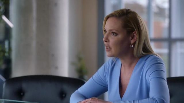 La robe bleu ciel portée par Samantha Wheeler (Katherine Heigl) dans Suits (S05E02)