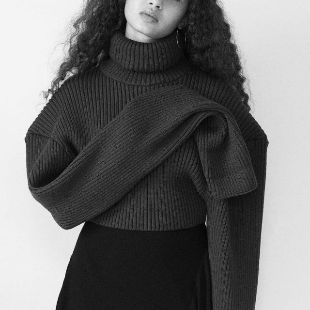 La mini-jupe portée par Oulaya Amamra sur son compte Instagram @oulayaamamra