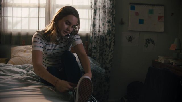 The top 70's worn by McKenna Brady (Liana Liberato) in Light as a Feather (S02E02)