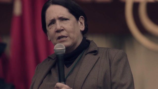 The costume of Aunt Lydia Clements (Ann Dowd) in The Handmaid''s Tale : the handmaid's tale (Season 1)