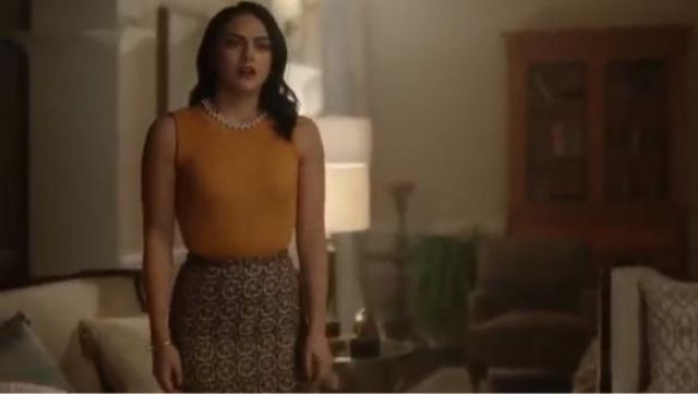 H&M Patterned skirt in Light Beige/Pattern worn by Veronica Lodge (Camila Mendes) in Riverdale (Season 01 Episode 06)