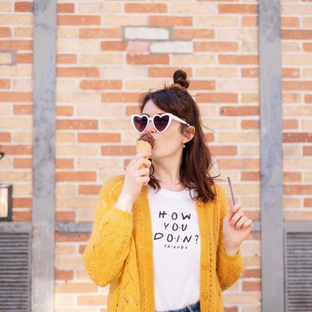 The white sunglasses in the shape of heart from Angeline's account on the Instagram of @carnetprune