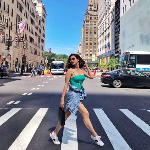 Lu­lus Green Crop Top worn by Catriona Gray on her Instagram account ...