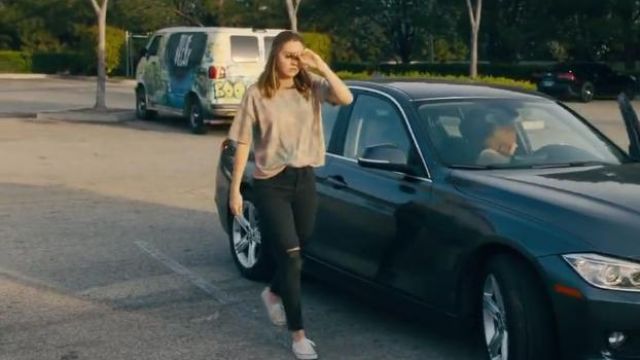 Rose Vans Authentic Formateurs porté par McKenna Brady (Liana Liberato) en Léger comme une Plume (Saison 02 Episode 02)