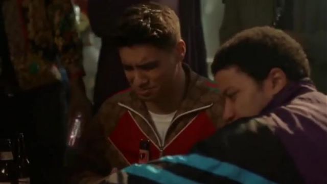 La veste Gucci portée par Vivek Shah (Jordan Buhat) dans Grown-ish (S02E17)