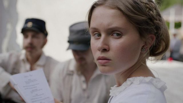 Silver Flower Earrings of Amma Crellin (Eliza Scanlen) in Sharp Objects (Season 01 Episode 05)