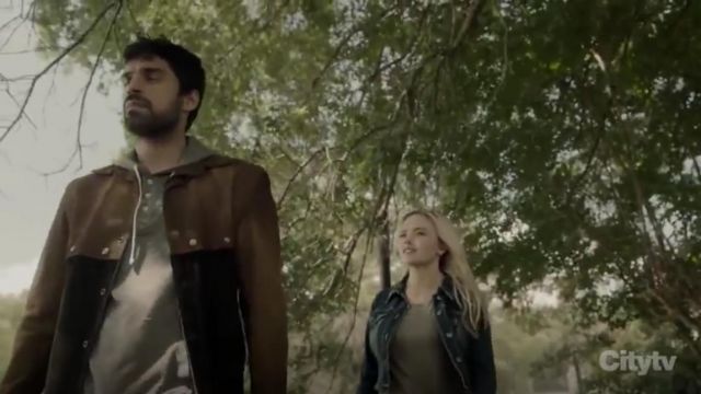 Forever 21 Vert Froncé Cordon de serrage Tee porté par Lauren Strucker (Natalie Alyn Lind) dans Le Surdoué (Saison 02 Episode 04)
