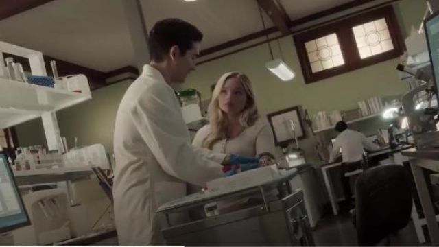 Free people White weater worn by Lauren Strucker (Natalie Alyn Lind) in The Gifted (Season 02 Episode 09)