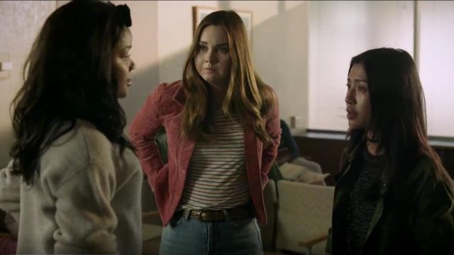Brandy Melville White Trendy Striped T Shirt worn by McKenna Brady (Liana  Liberato) in Light as a Feather (Season 02 Episode 07)