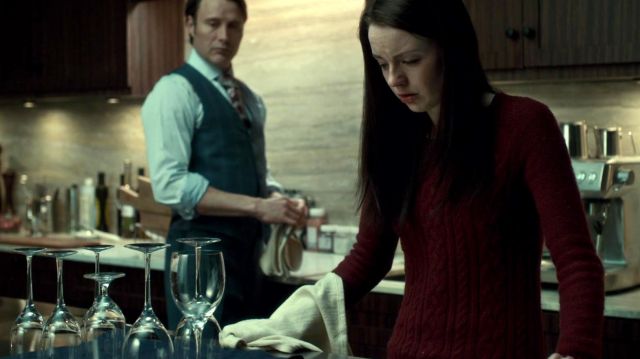 Câble rouge chandail porté par Abigail Hobbs (Kacey Rohl) dans Hannibal (S01E09)