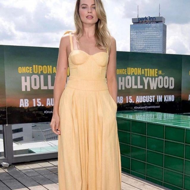 Rosie Assoulin Silk Yellow Pants worn by Margot Robbie Once Upon a Time in Hollywood Photocall in Berlin August 1, 2019