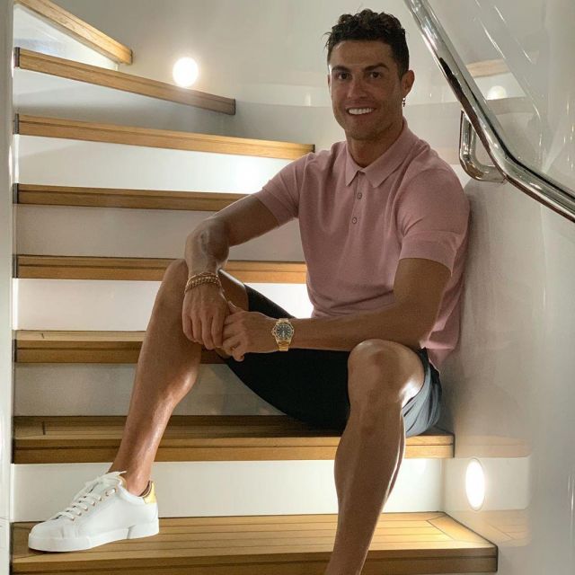 Le  Polo rose de Cristiano Ronaldo sur le compte instagram de @cristiano