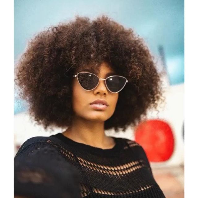 Les lunettes de soleil Polaroid noires portées par Alicia Aylies sur son compte Instagram