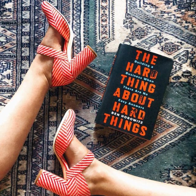 The book The Hard Thing About Hard Things: Building a Business When There Are No Easy Answers to Ophelia on the account instagram of @opheduvillard