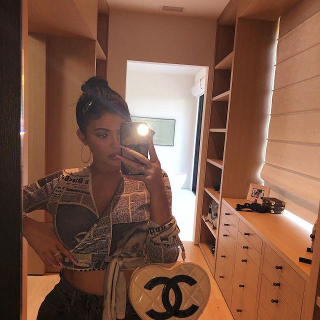 Kitsch X Justine Marjan Mini Rhinestone Snap Clips In Hematite worn by Kylie Jenner Instagram Stories August 3, 2019