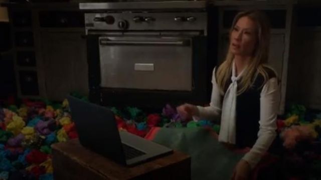 Max Mara White Polka-dot silk crepe de chine and stretch-jersey blouse worn by Dr. Joan Watson (Lucy Liu) in Elementary (Season 07 Episode 11)