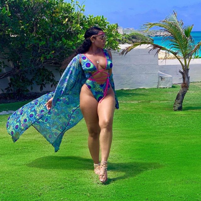 The Kimono chiffon sleeved balloon and printed peacock Ashanti on the account instagram of @ashanti