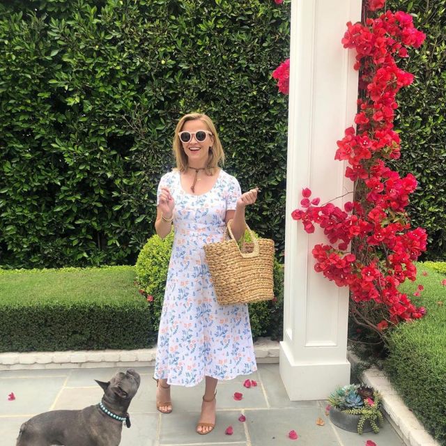 Le sac cabas en osier de Reese Witherspoon sur le compte instagram de @reesewitherspoon
