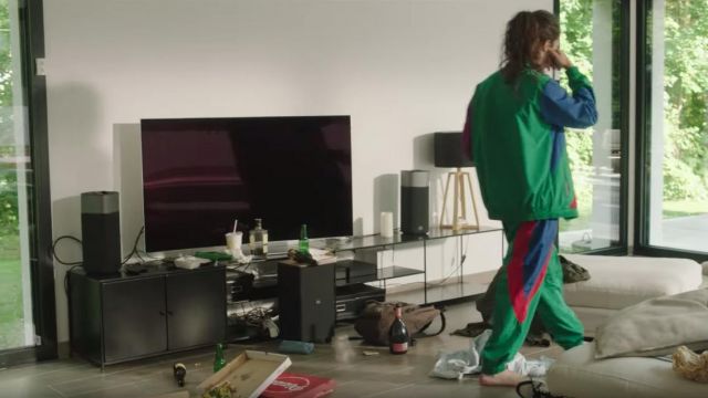 Le pantalon de jogging vintage vert Gucci avec rayures rouge et bleu porté par Moha La Squale dans son clip Ma belle