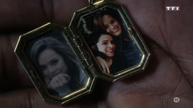 The locket with 2 pictures of Lucy Preston (Abigail Spencer) in Timeless