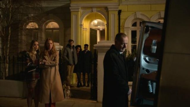 Ted Baker Gabella Camel Manteau porté par Gemma (Zoe Boyle) dans Quatre Mariages et un Enterrement (Saison 01 Épisode 04)