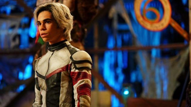 The jacket of Carlos (Cameron Boyce) in the film the Descendants 3