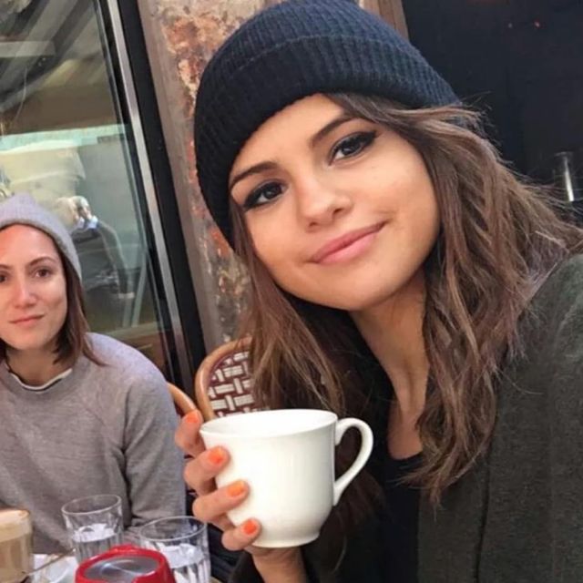 Le bonnet noir de Selena Gomez sur son compte Instagram @selenagomez