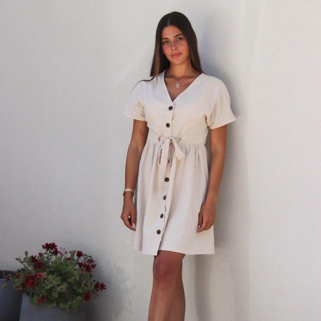 The Dress buttoned to the waist of Coralie Porrovecchio on the account Instagram of @porrovecchiocoralie