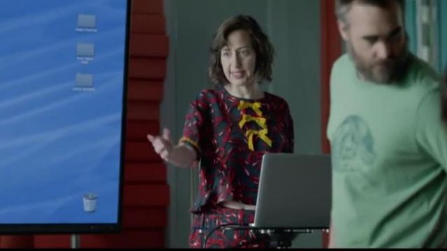 Piamita red blouse worn by Carol Pilbasian (Kristen Schaal) in The Last Man on Earth (Season 03 Episode 13)