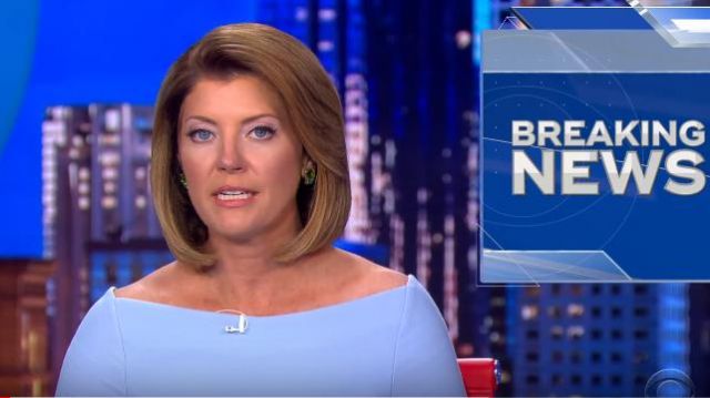 Roland Mouret Ardingly Robe portée par Norah O'Donnell dans le CBS Evening News, le 8 août 2019