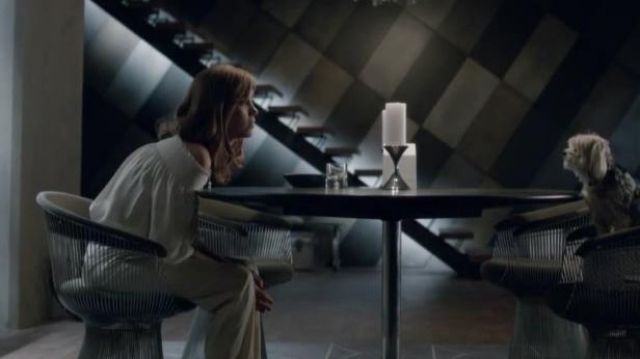 Ruched Off Shoulder Top usado por Pamela Brinton (Kristen Wiig) en The Last Man on Earth (Temporada 03 Episodio 10)