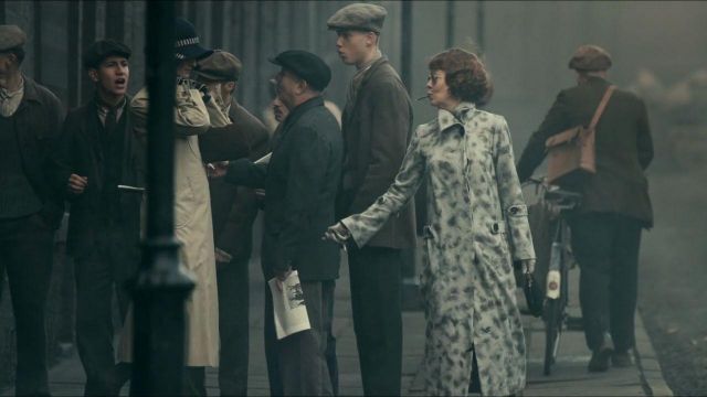 The Long Coat Pattern Worn By Polly Gray Born Shelby Helen Mccrory In Peaky Blinders S03e04 Spotern
