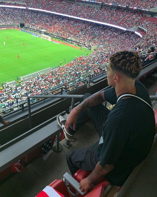 Sneakers Jordan 1 Retro High Travis Scott Kyle Kuzma on the account Instagram of @kuz