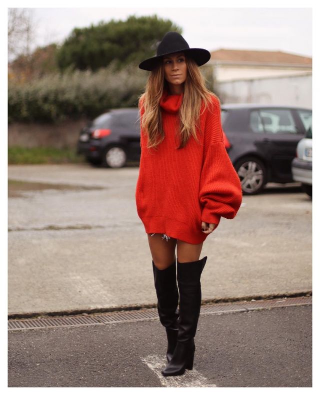 Le pull rouge oversize à col roulé de Cindy P sur le compte Instagram de @boho_addict