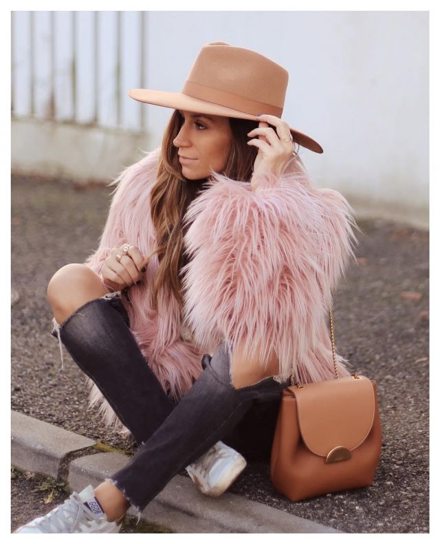 El abrigo rosa Fridy de Cindy P en la cuenta de Instagram de @boho_addict