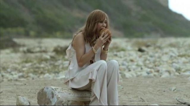 Alice + Olivia sans Manches Col en V à Volants Combinaison portée par Pamela Brinton (Kristen Wiig) dans Le Dernier Homme sur la Terre (Saison 04 Épisode 03)