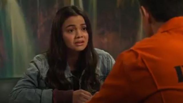 Forever 21 Blue Distressed Jacket of Nick (Alex Morgan) en No Good Nick (Temporada 02 Episodio 01)