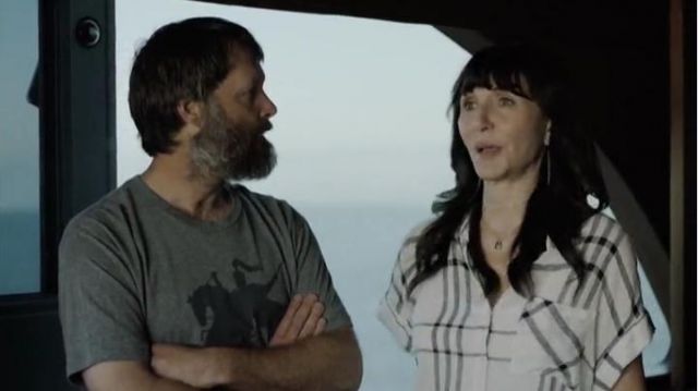 Threadless Grey Horse Battle Tee worn by Phil Tandy Miller (Will Forte) in The Last Man on Earth (Season 04 Episode 03)