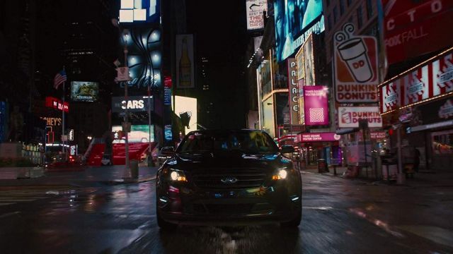 2013 Ford Taurus piloté par l'Agent K (Tommy Lee Jones dans Men in Black 3