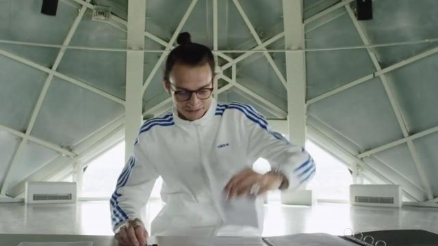 La veste de survêtement Adidas de Roméo Elvis dans le clip Nappeux de Roméo Elvis x Le Motel feat. Grems