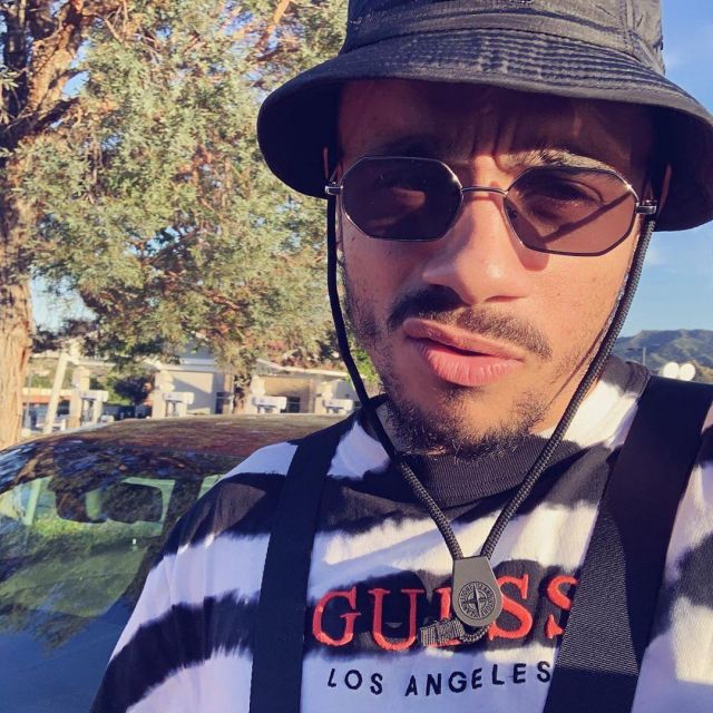Les lunettes de soleil portées par Mister V sur son compte Instagram @yvick