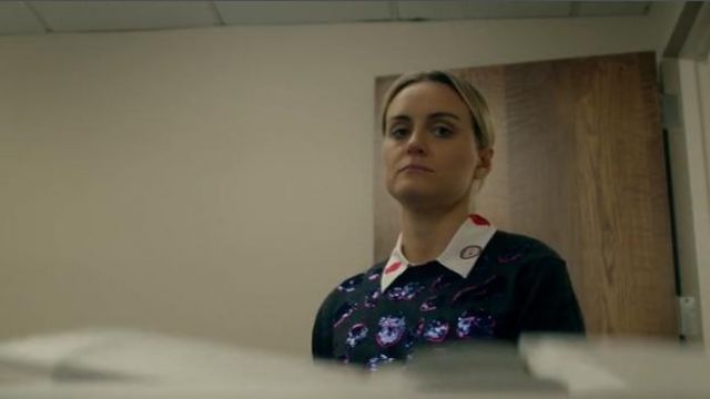 Equipement Signature Printed Silk Crepe White Shirt worn by Piper Chapman (Taylor Schilling) in Orange Is the New Black (Season 07 Episode 04)